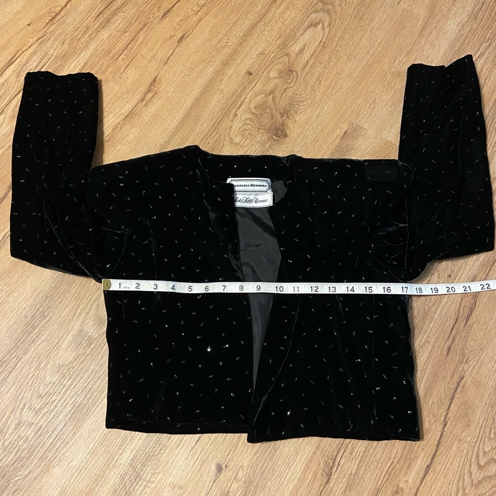 Vintage Carolina Herrera velvet special event jacket with glitter detail. - Picture 7 of 10
